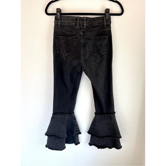 *RARE* BDG Women's High-Rise Two-Tiered Ruffle Flare Crop Jeans in Black Size 26 - Picture 6 of 10